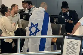 大批以色列人乘机回国参战，以航空公司将增加航班图片