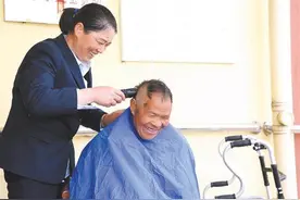 用青春伴“夕阳” 以真情暖人心图片