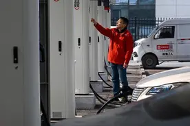 我的新能源+⑦｜充电站升级为超充站 10分钟就可为一辆新能源车充满电图片