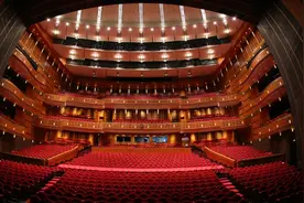 观众吵架连台上演员都忍不住围观甚至还报警？今天我们如何培养剧场礼仪图片