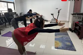 共享轻松愉悦健康时光！苏州工业园区娄葑街道开展健康公益瑜伽课图片