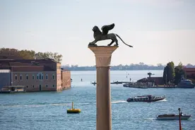 列国鉴·意大利｜记者观察：一面人潮，一面海潮，水城威尼斯如何减负前行图片