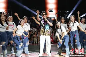 吴克群、萧煌奇献唱贵州台江“村BA”深山音乐会图片