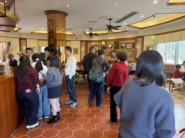 人从众！初三语堂故里迎客流高峰，这杯福茶香透芗城！