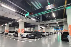 无惧风雪，武商集团三家购物中心连续四天全天免费停车图片