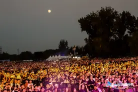 北京大运河音乐节次日李荣浩与数万人合唱，陈鸿宇带来“黑神话”图片