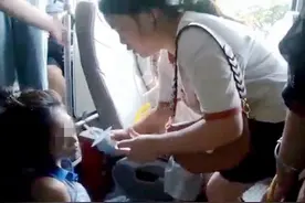 两江新区：警民合力救助晕倒女子图片