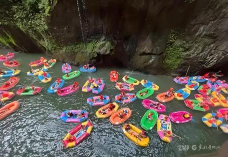 多彩贵州成亲子游热门地，山水人文共筑欢乐成长之旅