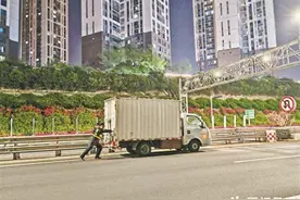 货车趴窝高速隧道口，厦门高速执法人员一分钟排除险情图片