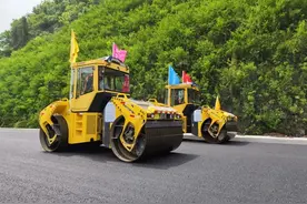 巫云开高速主线路面施工完工 预计6月底具备通车条件图片