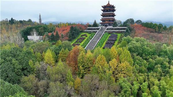 汉阴龙岗公园：初冬斑斓景 如画醉游人