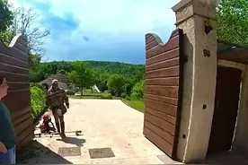 跨越两万公里，一中国博主骑摩托车去意大利见巴乔图片