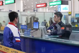 说走就走的旅行！首批“一签多行”旅客经横琴口岸顺畅通关图片