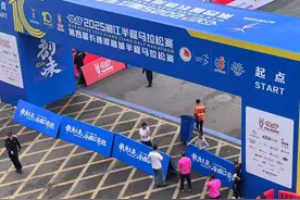 湘江半程马拉松赛欢乐开跑：师生同赛、湖北美女首秀长沙，“哪吒一家”更是萌翻全场图片