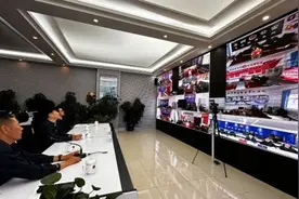 州政法委常务副书记陈松、市委常委、政法委书记俄要才仁到玉树市公安局督查调度国庆节假期值班值守工作图片