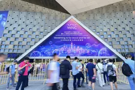 【环球问策——2025WAIC系列】毕马威陈俭德：智能网络冲击通信产业分工模式  运营商转型双轨并行图片