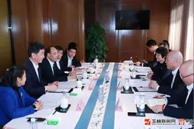王琛张惠强在邕与华友控股集团董事长陈雪华一行座谈图片