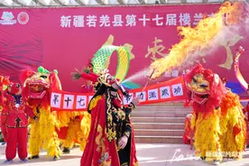 瞬间“点燃”全场 阿力木江川剧变脸团队魔力十足图片