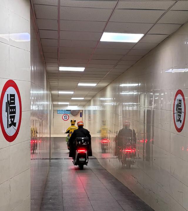 调查 | 浪漫骑行变“障碍跨越”，这些慢行空间有点尴尬