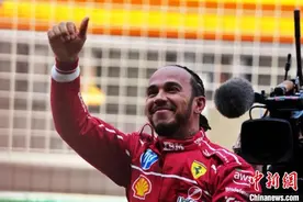 F1中国大奖赛：汉密尔顿冲刺赛夺冠 皮亚斯特里夺正赛杆位图片