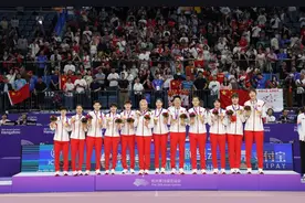 “必胜的信念一直没有动摇”，中国女篮绝杀夺冠没有捷径图片