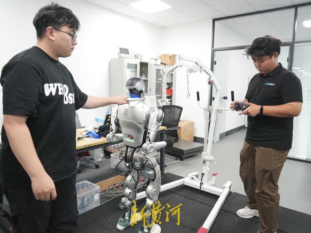 济南造机器人闪耀国际舞台：优宝特与齐鲁软件园的双向奔赴 | 我为民企办实事