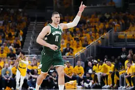 曝雄鹿仍想交易大洛 但首轮签要价过高且合同过大图片