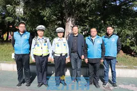 济南静态交通集团组织开展“我们的节日·国庆”志愿服务主题党日活动图片