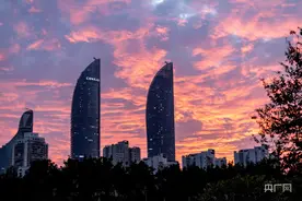 寻找厦门浪漫色｜这片火红刷屏了，厦门傍晚迎来绚烂火烧云图片