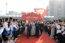 仪式感拉满！成都棠湖外国语学校为高三学子举办成人礼图片