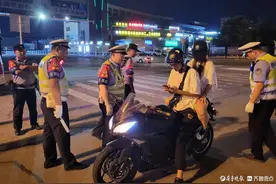 泰安交警岱岳区大队强化整体会战，重拳打击“飙车炸街”图片