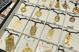 黄金价格连跌后小幅回弹，商家激烈竞争打“擂台”推秒杀促销图片