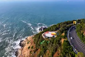 【重磅】海陵岛星辰屿海悬崖餐厅入选“2025广东乡村旅游消费热点榜单”图片
