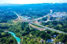 张家界至南充高速公路宣恩（李家河）至咸丰段顺利通过交工验收图片
