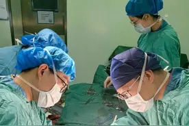 6岁女娃两次吞进5枚磁力珠，肠内互相吸附导致穿孔！医生提醒→图片