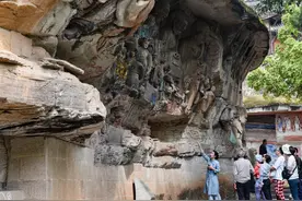 世界文化遗产大足石刻景区旅游人气旺图片