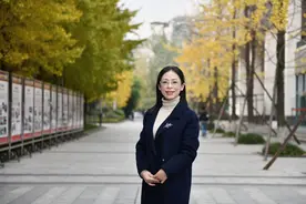 40年·40人  2024年教师节成都特别报道㉑ | 以热爱为舟 做学生成长的摆渡人图片