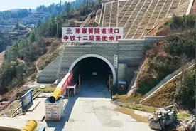 渝昆高铁云南段隧道贯通过半！建设最新进展→图片