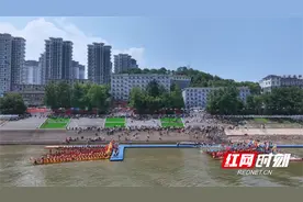 湖南沅陵：千名游客为龙舟“赏红” 激荡文旅潮涌图片