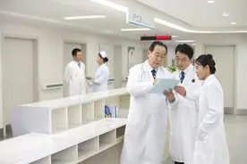 医师多点执业堵在哪？专家呼吁：医院管理者提前布局，细化管理图片