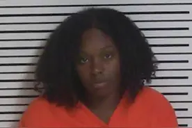 母亲半路丢下孩子，报警谎称孩子被绑架，受到指控入狱图片