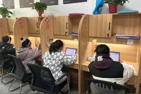 AI自习室，收割焦虑的县城家长图片