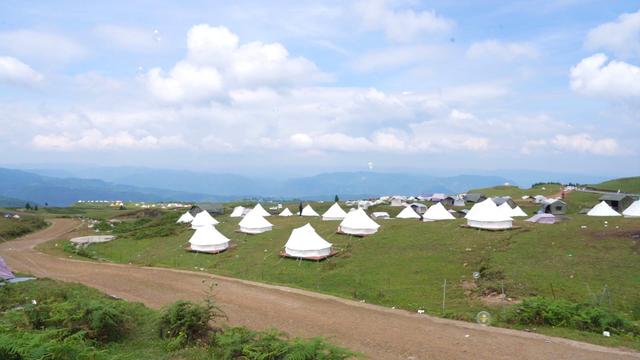 乌蒙大草原景区：帐篷露营，高山草场上的别样体验
