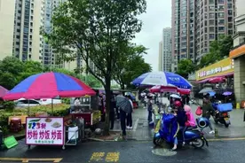 “一米摊”每月卫生费600元，合理吗？图片