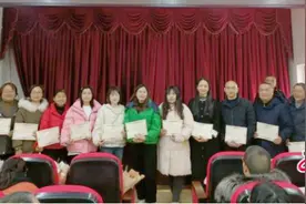 宜宾筠连海瀛小学举行“青蓝工程”师徒结对签约仪式图片