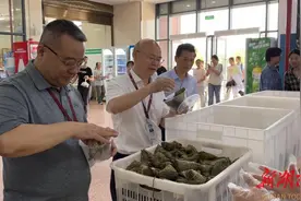 从包粽到猜拳，这场校园端午活动让传统“活”起来图片