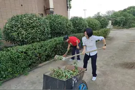 湖南高速社港中心收费站：全力做好“十一”假期安全服务保畅工作图片