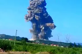 湖南临澧一花炮厂发生爆炸 有人员受伤图片