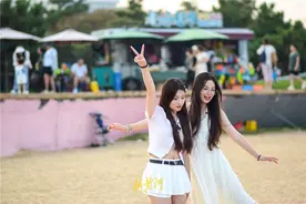 海边打卡“岚山蓝” ，怎么拍都好看图片