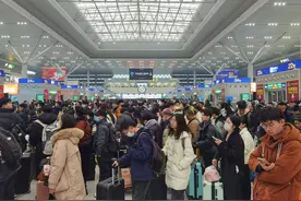 郑州东站、郑州车站多趟始发列车停运图片